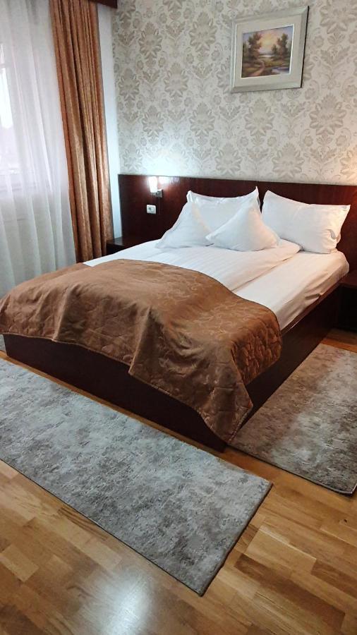 Pensiunea Select Arad Exterior foto