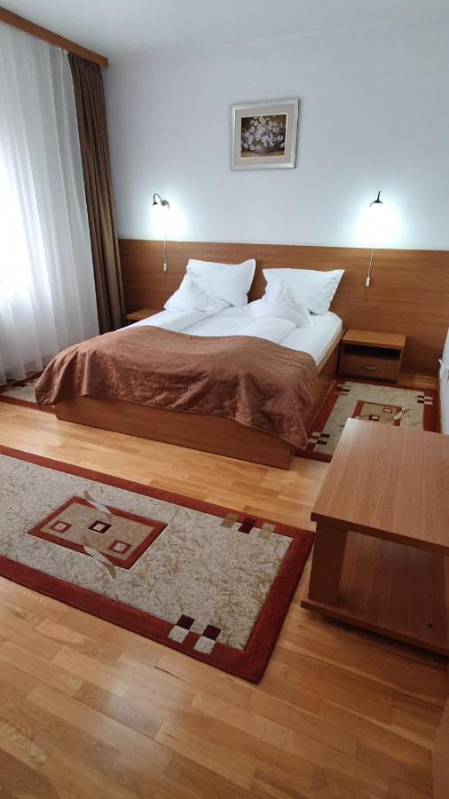 Pensiunea Select Arad Exterior foto