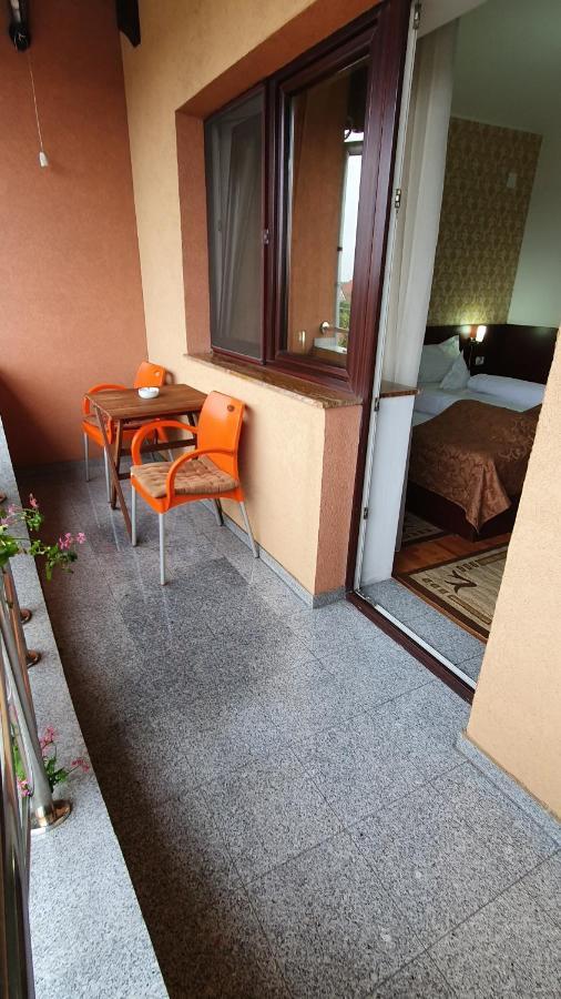 Pensiunea Select Arad Exterior foto