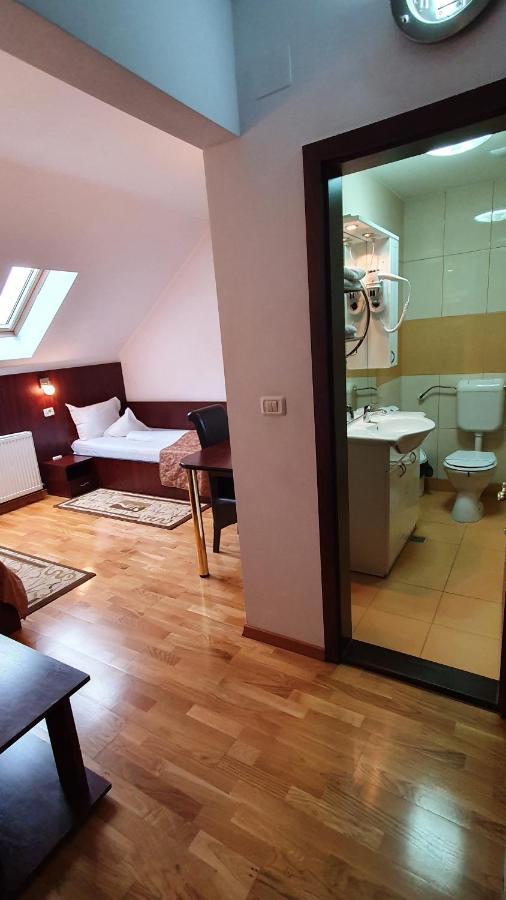 Pensiunea Select Arad Exterior foto